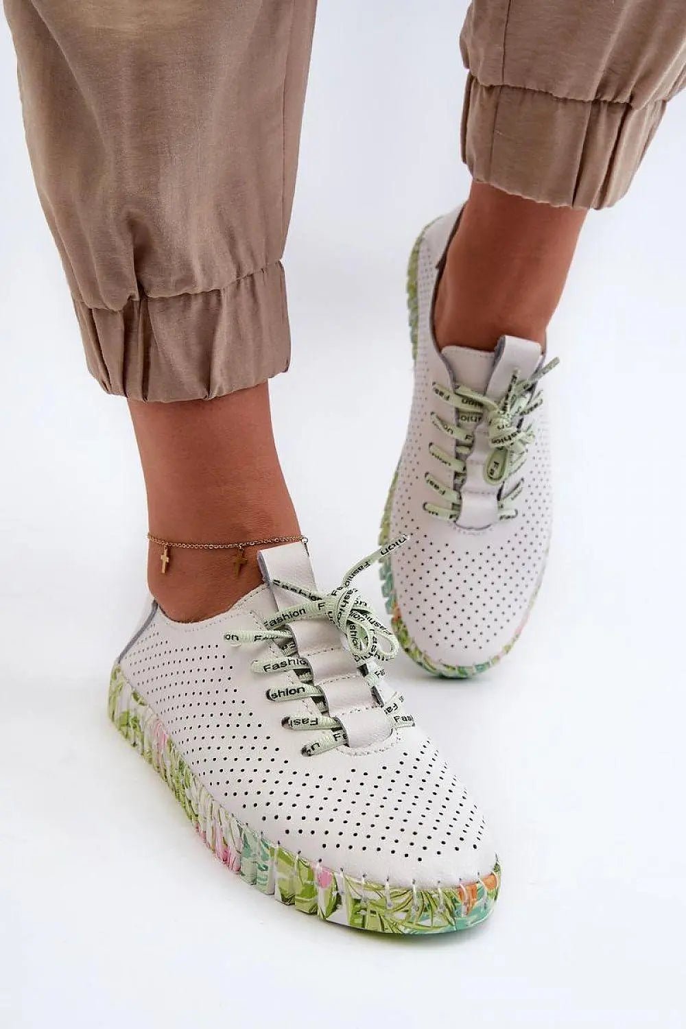 Women's Leather Low Shoes - Patterned Sole Lace-Up Flats