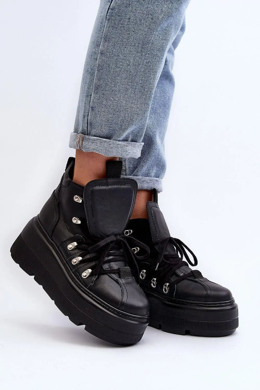 Women's Leather Sport Shoes - Platform Round-Toe Sneakers